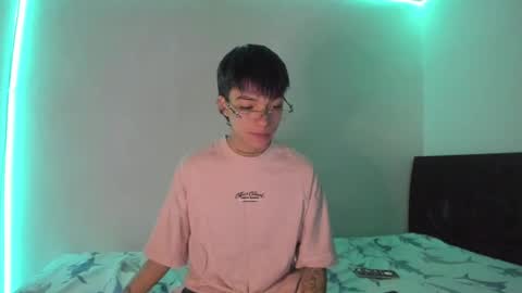 Snapshot of submissive_boyy_ chatting on January 2025 03:36:01 PM nico online show from January 2025 03:36:01 PM