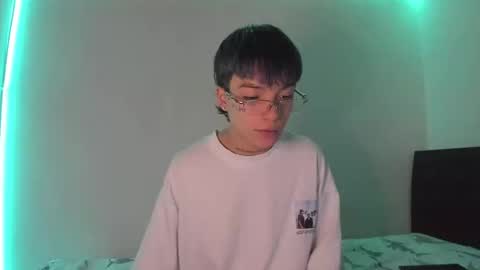 Snapshot of submissive_boyy_ chatting on January 2025 04:15:01 PM nico online show from January 2025 04:15:01 PM