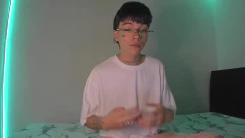 Snapshot of submissive_boyy_ chatting on January 2025 02:19:01 PM nico online show from January 2025 02:19:01 PM