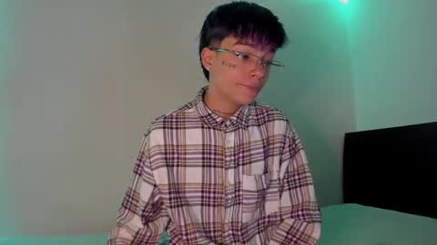 Snapshot of submissive_boyy_ chatting on February 2025 03:20:01 PM nico online show from February 2025 03:20:01 PM