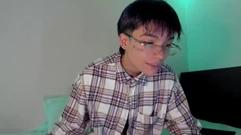 Snapshot of submissive_boyy_ chatting on February 2025 04:42:02 PM nico online show from February 2025 04:42:02 PM