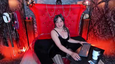 Yunna online show from September 2025 12:39:01 PM