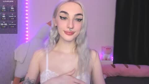 Chloe online show from November 2025 02:09:01 PM