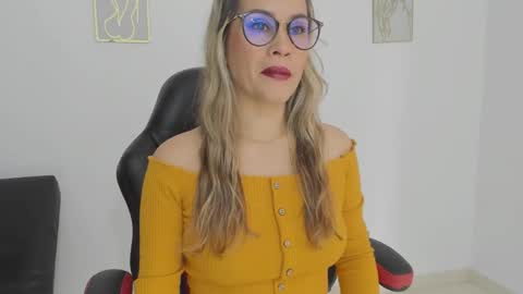 sugar_milff online show from November 2025 02:18:02 PM