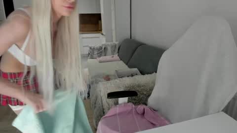 Snapshot of sugar_rainbow chatting on April 2026 03:59:02 AM Kinga online show from April 2026 03:59:02 AM