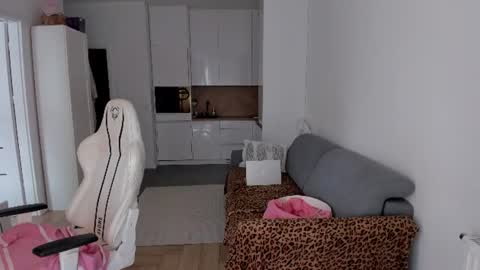 Kinga online show from July 2026 01:18:02 PM
