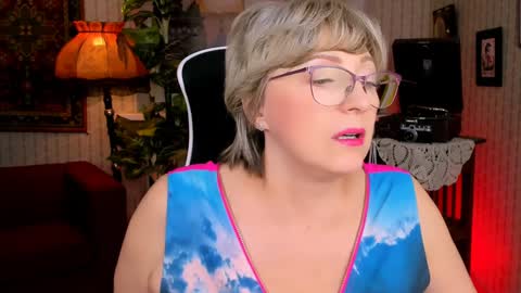 Vivien online show from December 2024 07:17:01 PM