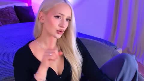 sugarwhisper online show from September 2025 04:40:01 PM