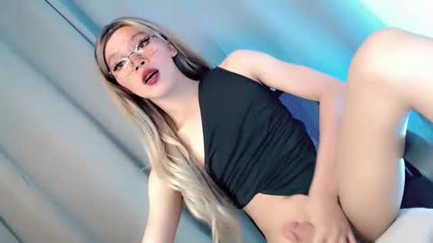 Snapshot of sugarxbaby_ chatting on October 2025 10:18:01 PM LoveSugar online show from October 2025 10:18:01 PM