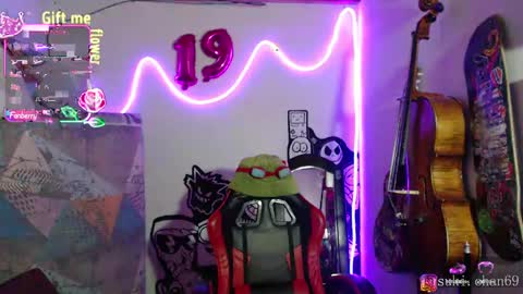 Snapshot of sukichan_ chatting on September 2025 03:22:01 PM Sukylee online show from September 2025 03:22:01 PM