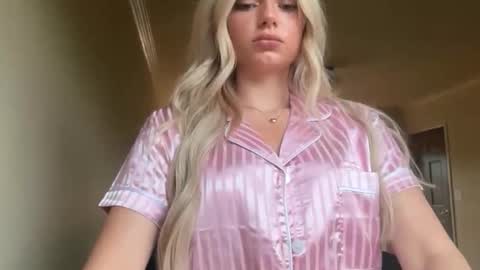 summerclarke2 online show from December 2025 05:40:02 PM