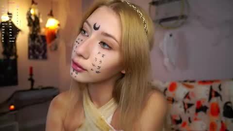 Snapshot of sunnmoonn chatting on October 2025 02:08:02 PM Lily online show from October 2025 02:08:02 PM