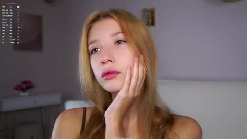 Snapshot of sunnmoonn chatting on November 2025 01:35:02 PM Lily online show from November 2025 01:35:02 PM