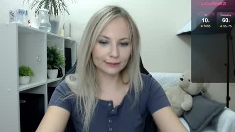 Naomi online show from October 2025 01:39:03 AM