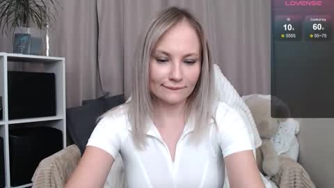 Naomi online show from December 2025 01:05:01 PM