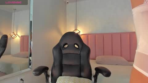  S U N N Y online show from February 2026 12:28:02 PM