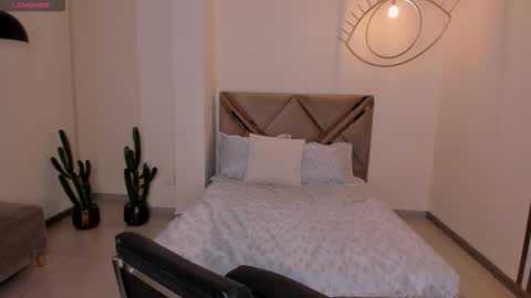 Sunny Rivers online show from September 2025 07:25:01 PM