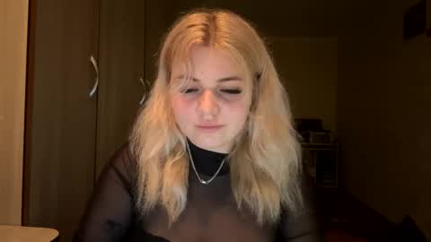 sunshinyflash online show from November 2025 04:40:02 PM