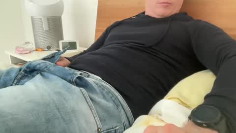 Snapshot of surfstar81 chatting on January 2026 11:26:01 AM surfstar81 online show from January 2026 11:26:01 AM