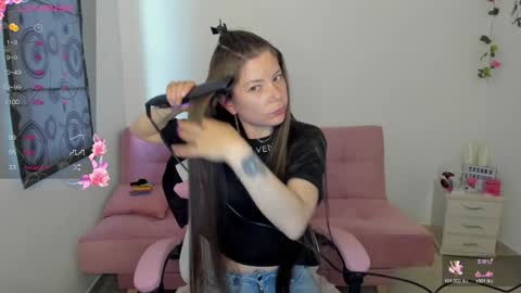 Snapshot of susana_garciaa chatting on December 2024 10:23:01 PM  Susana   ig susanna garcia23 online show from December 2024 10:23:01 PM