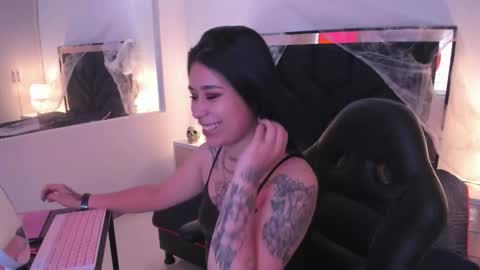 susanvilla online show from October 2025 02:57:02 PM