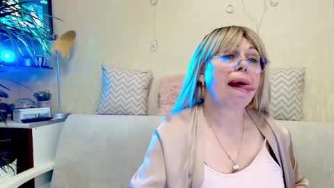 Snapshot of susienoreen chatting on March 2025 05:08:01 AM SusieNoreen online show from March 2025 05:08:01 AM