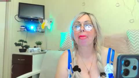 Snapshot of susienoreen chatting on October 2025 08:01:01 AM SusieNoreen online show from October 2025 08:01:01 AM