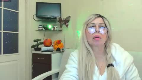 Snapshot of susienoreen chatting on October 2025 09:11:01 AM SusieNoreen online show from October 2025 09:11:01 AM