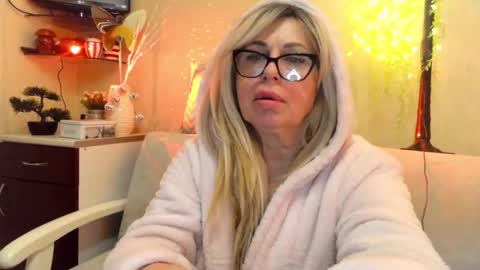 Snapshot of susiexnoreen chatting on February 2026 01:10:01 PM SusiexNoreen online show from February 2026 01:10:01 PM