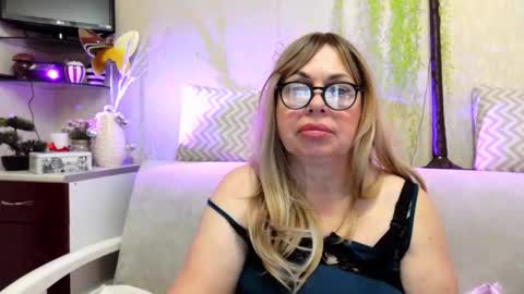 Snapshot of susiexnoreen chatting on March 2026 12:16:01 AM SusiexNoreen online show from March 2026 12:16:01 AM