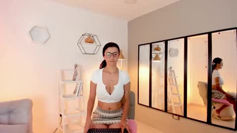 Sussan Keller online show from November 2025 12:13:01 PM