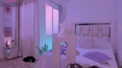 sussy_bell_ online show from April 2026 09:50:01 PM