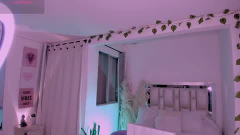 sussy_bell_ online show from April 2026 02:48:02 AM