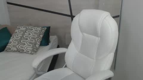 sussy leon online show from January 2025 12:10:01 PM