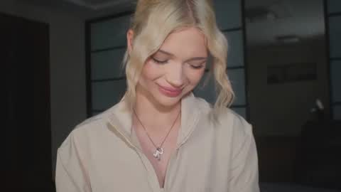 Snapshot of suzannabarmes chatting on July 2026 09:30:01 PM Stacy online show from July 2026 09:30:01 PM