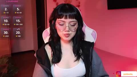 Snapshot of suzumi_ chatting on December 2024 01:13:01 PM Jadde online show from December 2024 01:13:01 PM