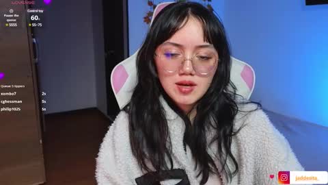 Snapshot of suzumi_ chatting on January 2025 08:44:02 AM Jadde online show from January 2025 08:44:02 AM