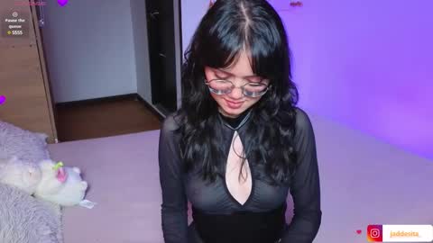 Snapshot of suzumi_ chatting on January 2025 06:35:01 AM Jadde online show from January 2025 06:35:01 AM