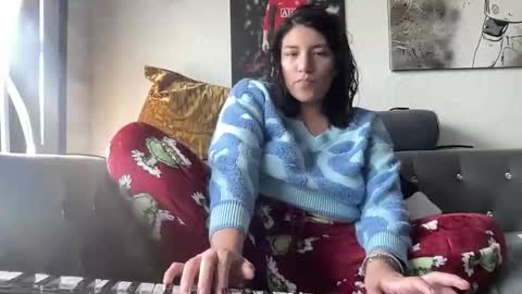 Suzy online show from November 2025 07:24:02 PM