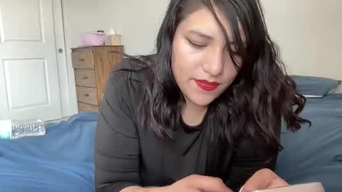 Snapshot of suzyishellawet chatting on April 2026 07:22:01 PM Suzy online show from April 2026 07:22:01 PM