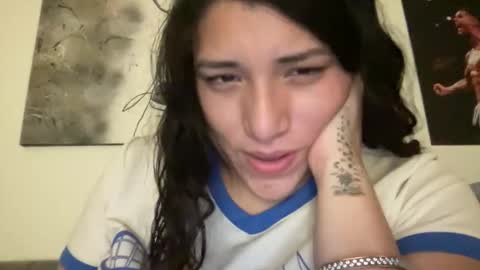 Snapshot of suzyishellawet chatting on April 2026 03:35:01 AM Suzy online show from April 2026 03:35:01 AM