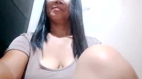 suzzie_hot online show from October 2025 02:19:01 PM