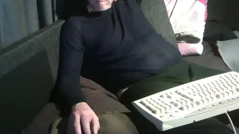 Snapshot of swartarn chatting on November 2025 03:34:01 AM ArnSwart online show from November 2025 03:34:01 AM