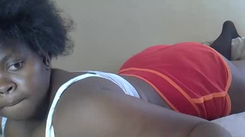 Snapshot of sweatcreamer26 chatting on December 2025 12:21:02 PM sweatcreamer26 online show from December 2025 12:21:02 PM