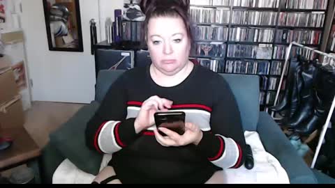 Sweater Queen online show from January 2025 02:59:01 PM