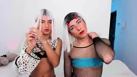 Snapshot of sweet_angels_xx chatting on October 2025 09:26:02 PM Samantha Jones  Charlotte York online show from October 2025 09:26:02 PM