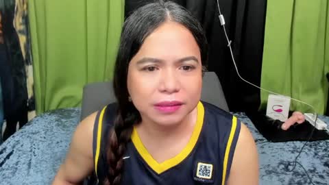 Snapshot of sweet_asiants_4u chatting on April 2026 12:42:01 AM izza izzasweet online show from April 2026 12:42:01 AM