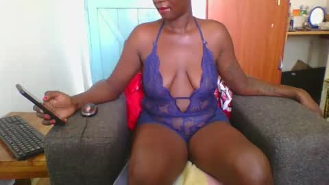 Snapshot of sweet_blackberry93 chatting on February 2025 02:14:02 PM bella online show from February 2025 02:14:02 PM