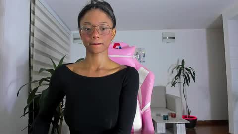 sweet_brunette88 online show from March 2025 03:01:01 AM