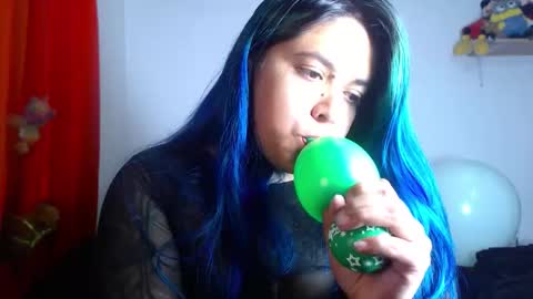 Bubbles online show from December 2025 09:43:02 PM